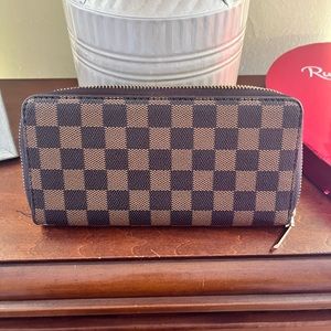 Brown checkered wallet.